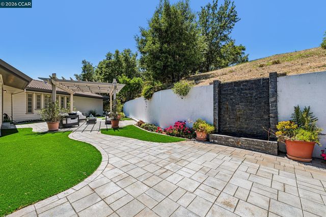 6 Tanglewood Lane, Lafayette, CA 94549