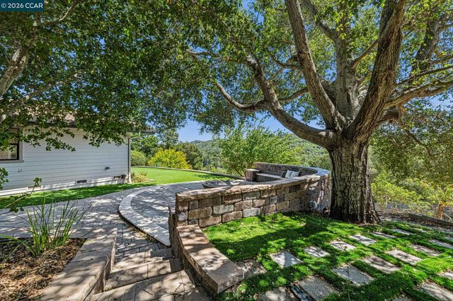 6 Tanglewood Lane, Lafayette, CA 94549