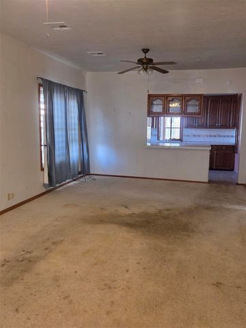 713 NW Columbia, Lawton, OK 73505