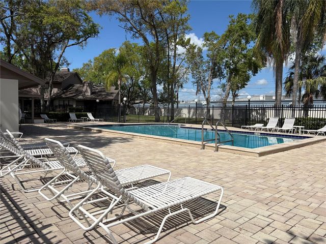 811 OAK PARK PLACE, Brandon, FL 33511