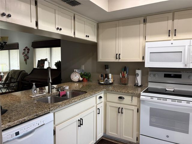 811 OAK PARK PLACE, Brandon, FL 33511