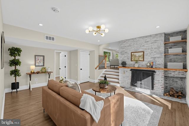 56 WESTBROOK DR, Moorestown, NJ 08057