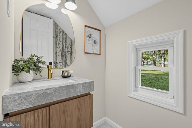 56 WESTBROOK DR, Moorestown, NJ 08057