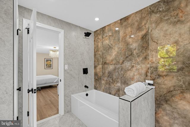 56 WESTBROOK DR, Moorestown, NJ 08057