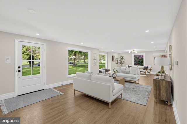 56 WESTBROOK DR, Moorestown, NJ 08057