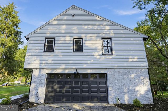 56 WESTBROOK DR, Moorestown, NJ 08057