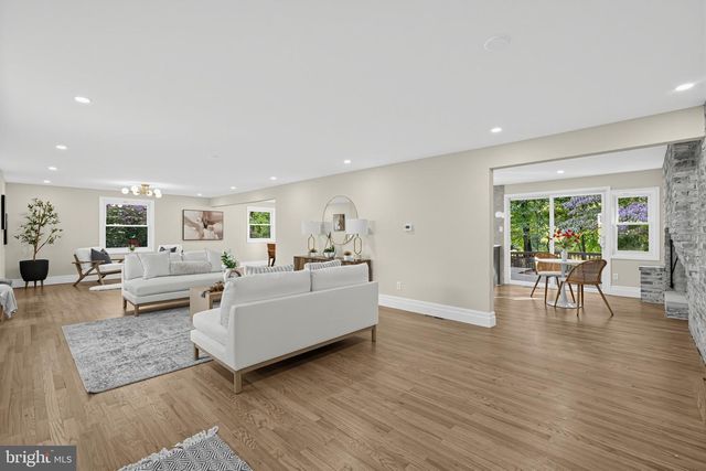 56 WESTBROOK DR, Moorestown, NJ 08057