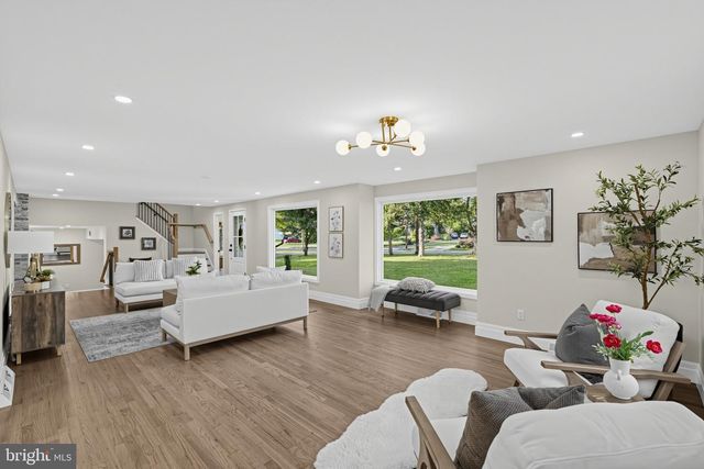 56 WESTBROOK DR, Moorestown, NJ 08057