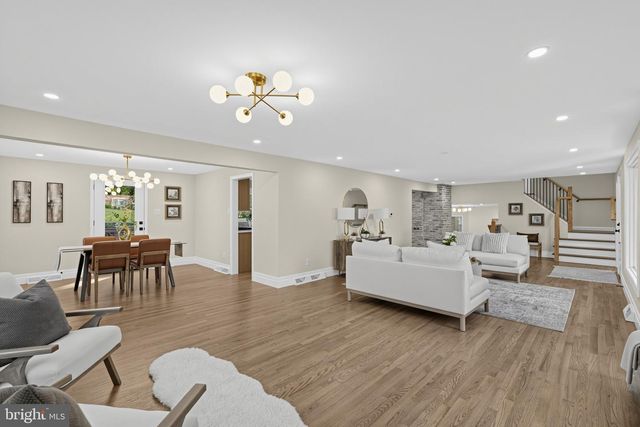 56 WESTBROOK DR, Moorestown, NJ 08057