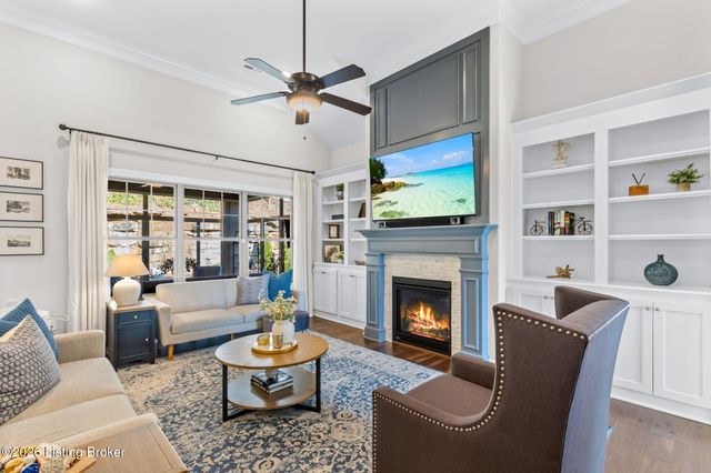 4203 Hidden Bluff Ct, Louisville, KY 40241