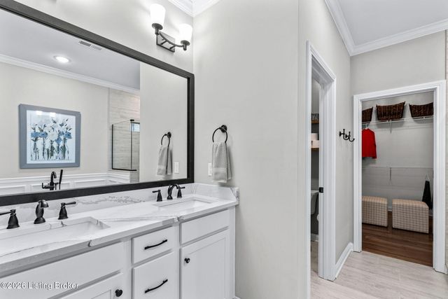 4203 Hidden Bluff Ct, Louisville, KY 40241