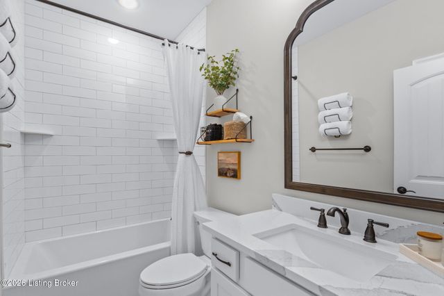 4203 Hidden Bluff Ct, Louisville, KY 40241