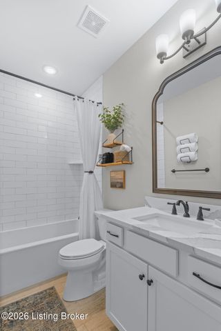 4203 Hidden Bluff Ct, Louisville, KY 40241