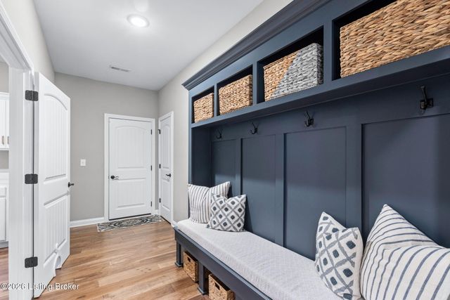 4203 Hidden Bluff Ct, Louisville, KY 40241