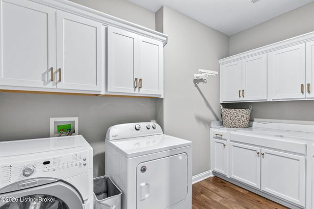 4203 Hidden Bluff Ct, Louisville, KY 40241