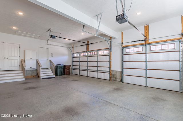 4203 Hidden Bluff Ct, Louisville, KY 40241