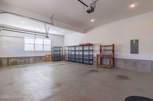 4203 Hidden Bluff Ct, Louisville, KY 40241