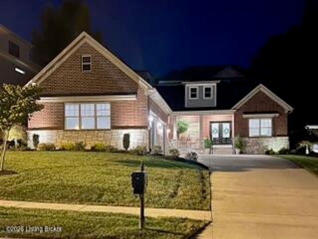 4203 Hidden Bluff Ct, Louisville, KY 40241