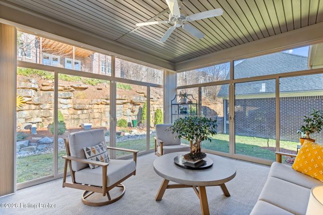 4203 Hidden Bluff Ct, Louisville, KY 40241