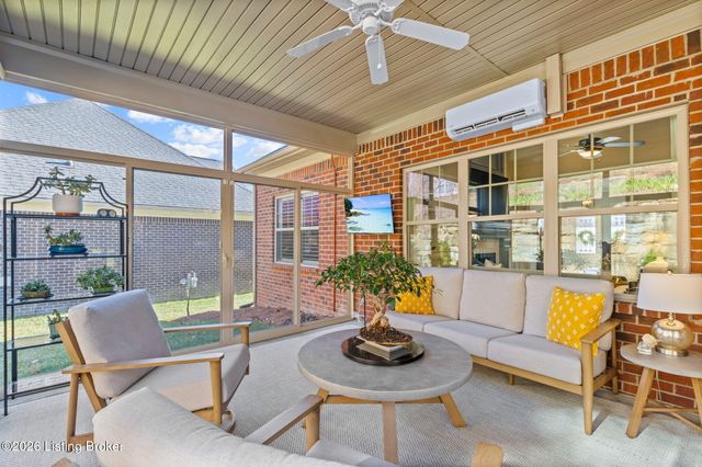 4203 Hidden Bluff Ct, Louisville, KY 40241