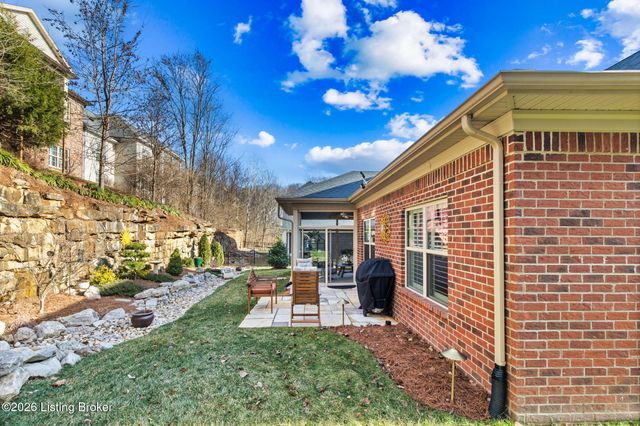 4203 Hidden Bluff Ct, Louisville, KY 40241