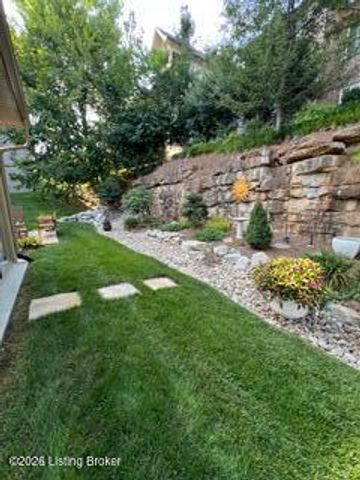 4203 Hidden Bluff Ct, Louisville, KY 40241