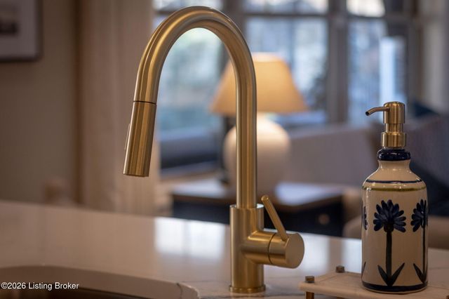 4203 Hidden Bluff Ct, Louisville, KY 40241