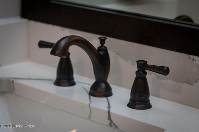 4203 Hidden Bluff Ct, Louisville, KY 40241