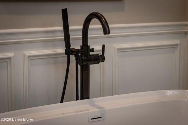 4203 Hidden Bluff Ct, Louisville, KY 40241