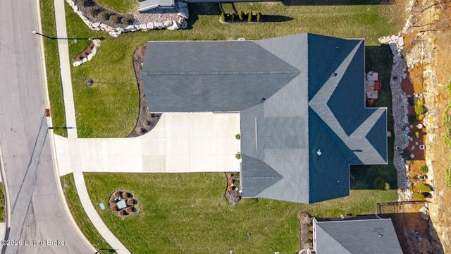 4203 Hidden Bluff Ct, Louisville, KY 40241