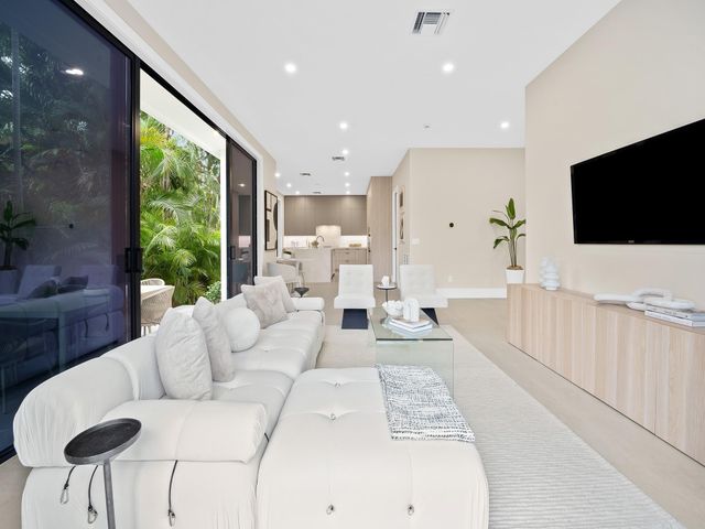 1401 NE 16th Avenue, Fort Lauderdale, FL 33304