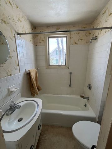 127 Longfellow Road, Jamestown, RI 02835