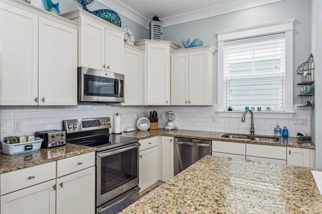 1495 Seaside Cir, Navarre Beach, FL 32566