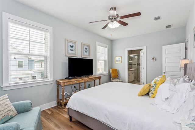 1495 Seaside Cir, Navarre Beach, FL 32566