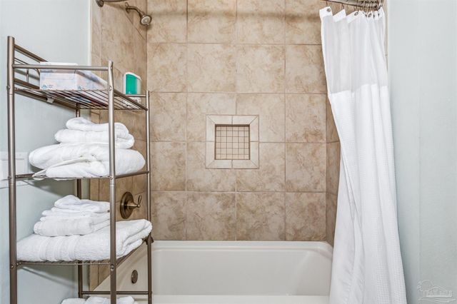 1495 Seaside Cir, Navarre Beach, FL 32566