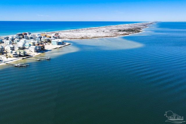 1495 Seaside Cir, Navarre Beach, FL 32566