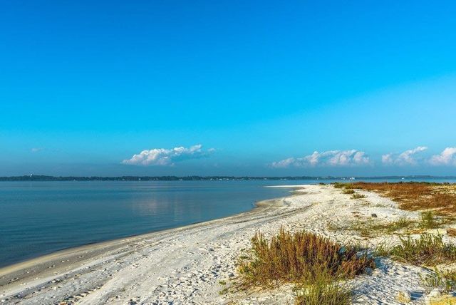 1495 Seaside Cir, Navarre Beach, FL 32566