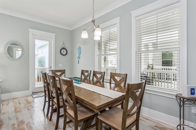 1495 Seaside Cir, Navarre Beach, FL 32566