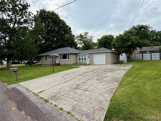 78 N Circle Drive, East Alton, IL 62024