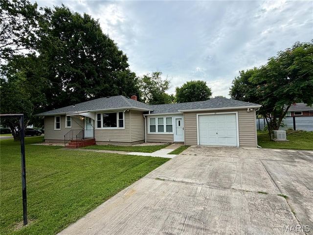 78 N Circle Drive, East Alton, IL 62024