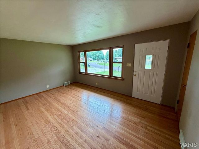 78 N Circle Drive, East Alton, IL 62024