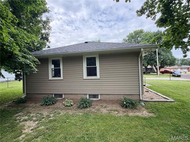 78 N Circle Drive, East Alton, IL 62024