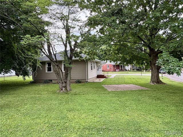 78 N Circle Drive, East Alton, IL 62024