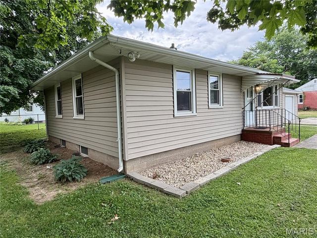 78 N Circle Drive, East Alton, IL 62024