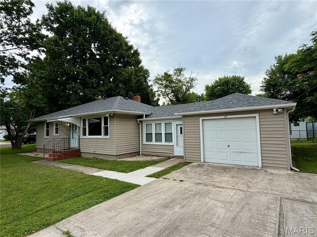 78 N Circle Drive, East Alton, IL 62024