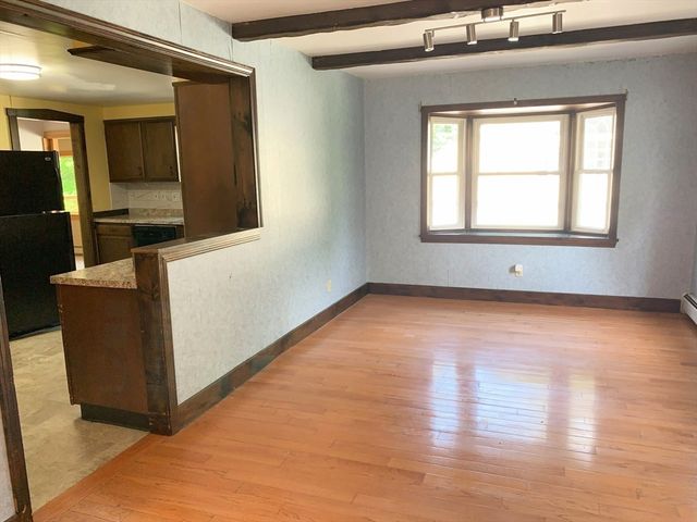 19 Locust Ave, Southbridge, MA 01550