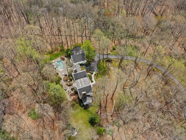 17 Spyrock Road, Pound Ridge, NY 10576