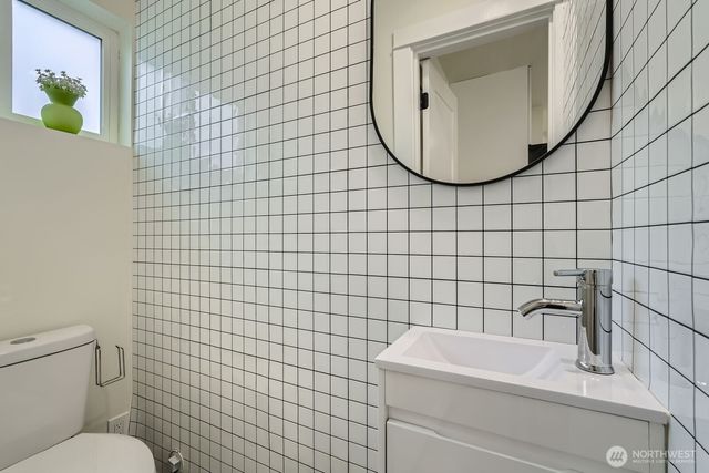 5928 18th Avenue S, Seattle, WA 98108