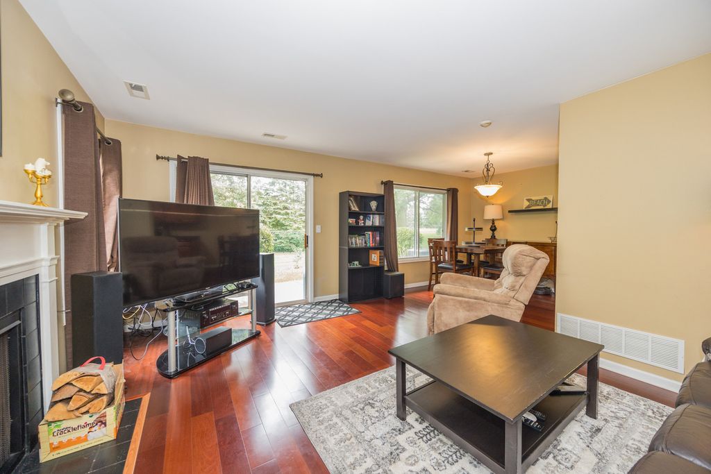 7615 Bristol Court B, Woodridge, IL 60517 — photo 4