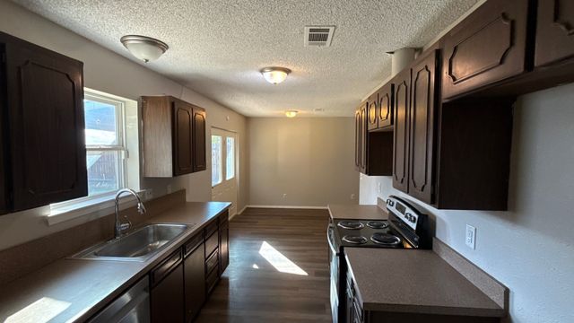 517 Fox Drive, Saginaw, TX 76179